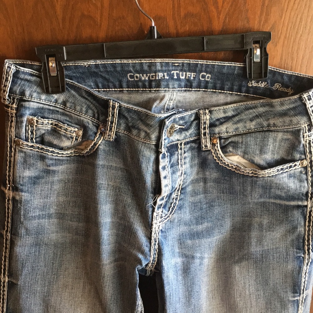 Cowgirl Tuff jeans. Saddle Ready style. Missing back pocket button. 31x35